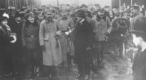 Powitanie Józefa Piłsudskiego na Dworcu Wiedeńskim w Warszawie po przybyciu z Krakowa (1916 r.)
