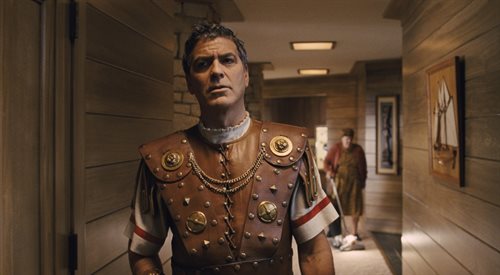 Kadr z filmu Ave, Cezar. Na zdj. George Clooney, który wciela się w filmie w rolę aktora porwanego dla okupu