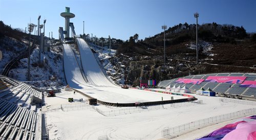 Obiekt Alpensia Olympic Ski Jump Center, gdzie podczas zimowych igrzysk w PjongCzang odbędą się zawody w skokach narciarskich
