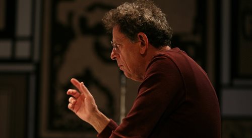Philip Glass to dziś jeden z najpopularniejszych kompozytorów zarówno muzyki koncertowej, jak i filmowej