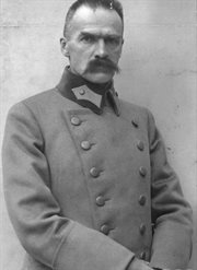 Józef Piłsudski, marszałek Polski i premier RP - fotografia portretowa. Zdjęcie zrobione między 1920 a 1928 rokiem
