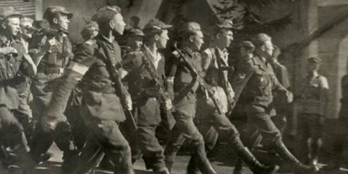 Żołnierze Brygady Świętokrzyskiej podczas parady w Czechach w 1945 roku