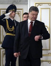 Prezydent Ukrainy Petro Poroszenko podczas przerwy w obradach