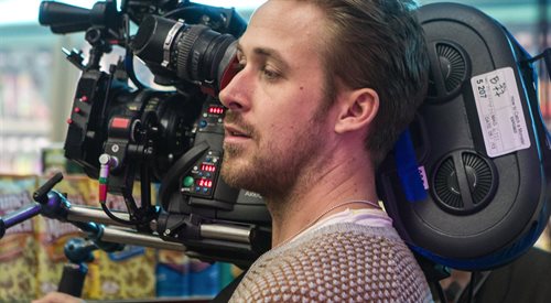 Krytycy określają go mianem jednego z najbardziej ekscytujących aktorów swojego pokolenia.  Po dwóch latach przerwy Gosling wraca do gry jako... reżyser