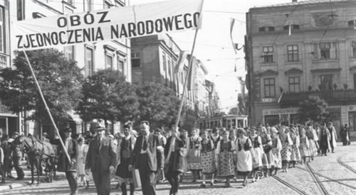 Pochód członkiń OZN w Krakowie, 1939 rok. źr. Wikimedia Commonsdp