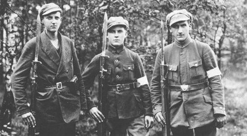 Grupa powstańców śląskich uzbrojonych w karabiny Mauser Gew98 z bagnetami (1919-1921),