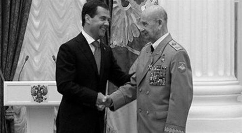 Siergiej Sokołow został odznaczony przez ówczesnego prezydenta Rosji Dmitrija Miedwiediewa nagrodą Aleksandra Newskiego.
