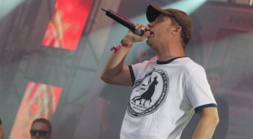 Paweł Sołtys Pablopavo podczas koncertu w trakcie 13. edycji festiwalu Ostróda Reggae Festival