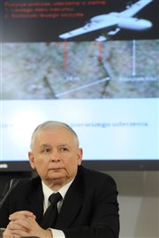 Prezes PiS Jarosław Kaczyński, w Sejmie podczas posiedzenia zespołu parlamentarnego ds. zbadania przyczyn katastrofy TU-154 M. W całym kraju obchodzona jest 3. rocznica katastrofy samolotu prezydenckiego, który rozbił się 10 kwietnia 2010 roku pod Smoleńskiem. 