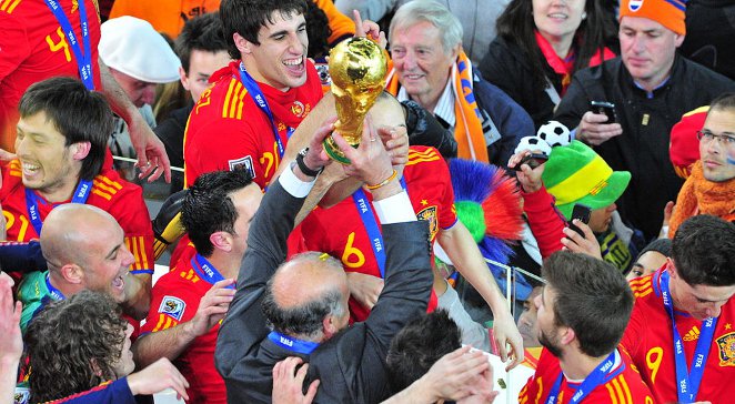Drużyna Hiszpanii cieszy się ze zdobycia mistrzostwa świata w RPA w 2010. W finale pokonała ekipę Holandii