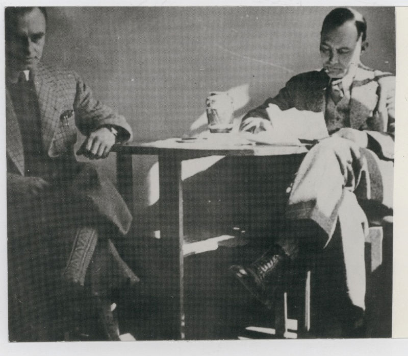 Witold Pilecki z mjr. Janem Włodarkiewiczem ps. Drawicz, komendantem Tajnej Armii Polskiej. Miejsce nieznane, rok 1939 lub 1940