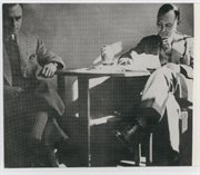 Witold Pilecki z mjr. Janem Włodarkiewiczem ps. Drawicz, komendantem Tajnej Armii Polskiej. Miejsce nieznane, 1939 lub 1940