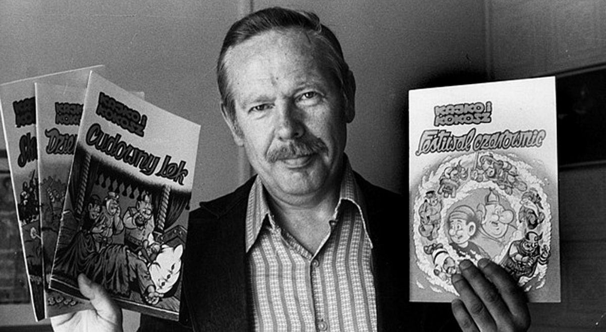 Janusz Christa w 1985 roku ze swoimi świeżo wydanymi komiksami.