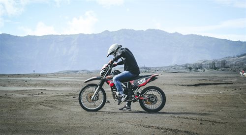 Motocykliści w poszukiwaniu adrenaliny bardzo często łamią przepisy drogowe