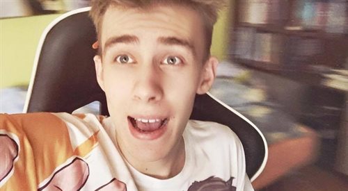 Karol Gązwa ma 18 lat i milion fanów w sieci. Jest apostołem Minecrafta i jest bez wątpienia jedną z największych polskich gwiazd w internecie