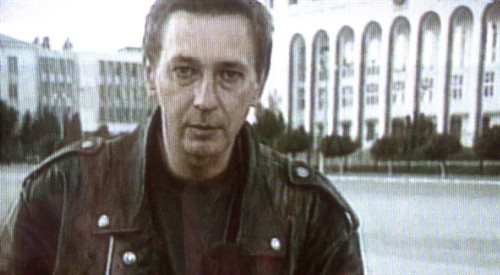 Waldemar Milewicz (na zdjęciu telewizyjnym z TVP1), korespondent wojenny TVP, zginął 7 maja 2004 roku w zasadzce w Iraku.