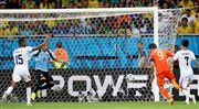 Robin van Persie przed szansą na bramkę dla Holandii w meczu z Kostaryką. Spotkanie na korzyść 