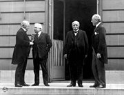 Konferencja pokojowa w Paryżu, 27 maja 1919. Spotkanie tzw. Rady Czterech, która miała decydujący wpływ na kształt Europy po I wojnie światowej. Nz.: premier Wielkiej Brytanii David Lloyd George, premier Włoch Vittorio Emanuele Orlando, premier Francji Georges Clemenceau  i prezydent USA Woodrow Wilson