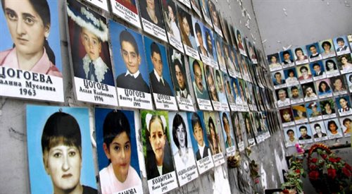 Zdjęcia ofiar zamachu terrorystycznego na szkołę w Biesłanie
