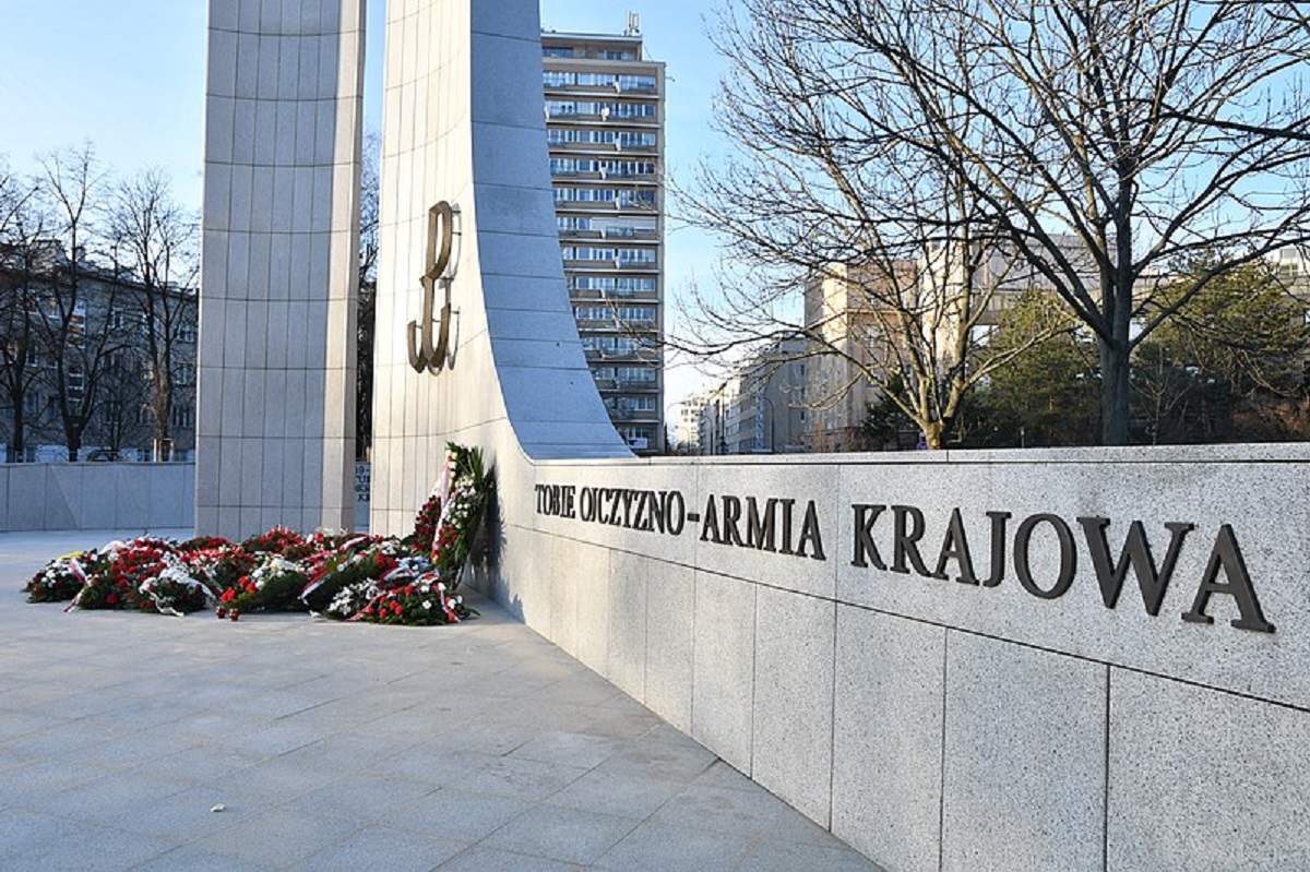 Pomnik Polskiego Państwa Podziemnego i Armii Krajowej w Warszawie  obchody 77 rocznicy powstania AK