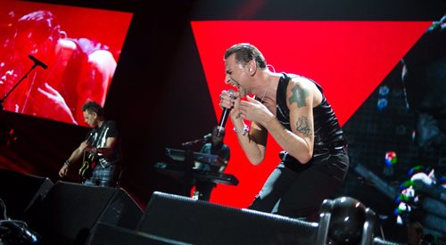 Wokalista zespołu Depeche Mode David Gahan podczas występu 24 w łódzkiej Atlas Arenie, luty 2014