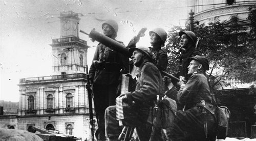 Żołnierze polscy z jednostki artylerii przeciwlotniczej w rejonie Dworca Głównego podczas Obrony Warszawy w pierwszych dniach września 1939
