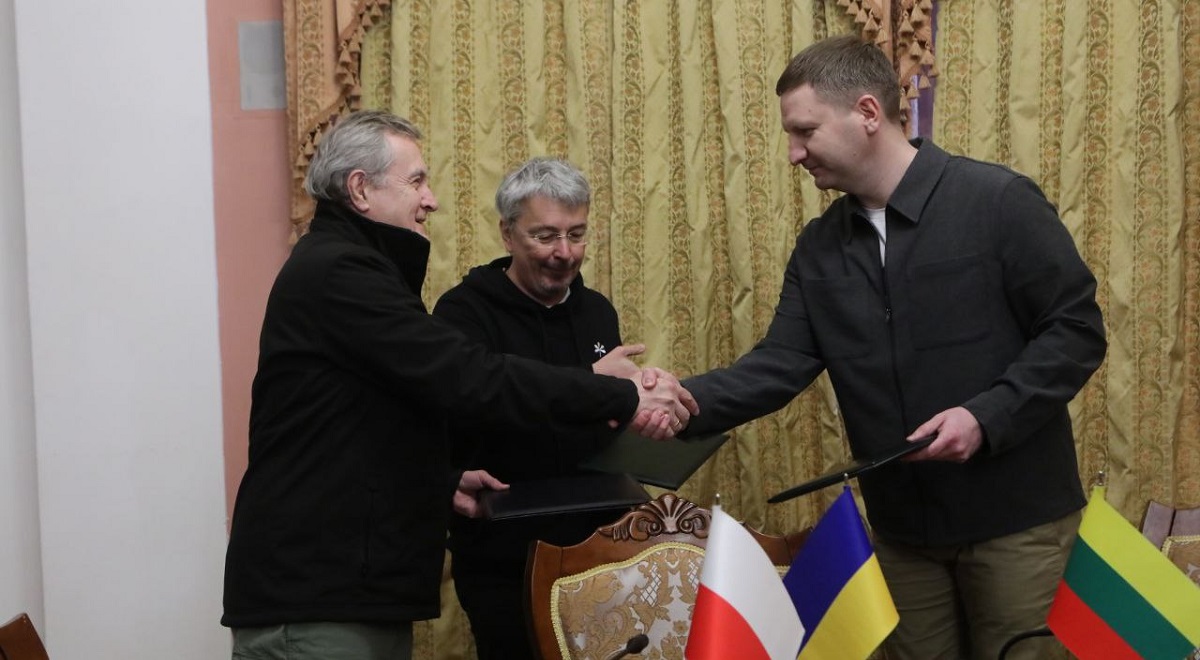Polands Culture Minister Piotr Gliński (left), Ukraines Oleksandr Tkachenko (centre) and Lithuanias Simonas Kairys (right) meet in Kyiv, Ukraine, on Friday, April 22, 2022.