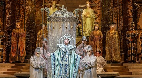 Turandot Giacomo Pucciniego to wielka, wspaniała baśń osadzona w scenerii mitycznych Chin. Na zdjęciu tegoroczna inscenizacja dzieła w nowojorskiej Metropolitan Opera