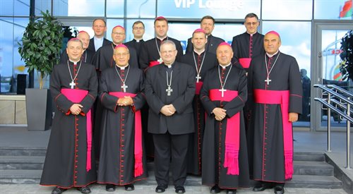 Nowy nuncjusz papieski Węgier Gabor Pinter w otoczeniu biskupów Kościoła katolickiego na Białorusi