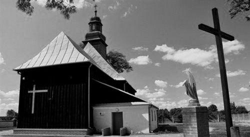 Drewniany kościół w Modzerowie