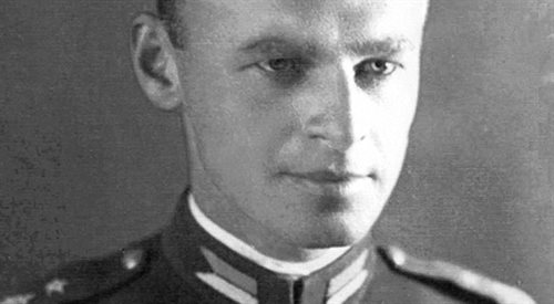 Rotmistrz Witold Pilecki z własnej woli dostał się do Auschwitz w celu przeprowadzenia rozpoznania i zdobycia informacji wywiadowczych