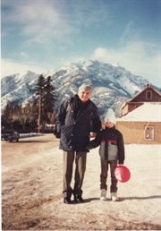 Z wnukiem Brendanem w Calgary, 1988