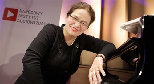 Ewa Pobłocka jest laureatką X Międzynarodowego Konkursu Pianistycznego im. Fryderyka Chopina w Warszawie (1980), uhonorowaną również nagrodą Polskiego Radia za najlepsze wykonanie mazurków Chopina