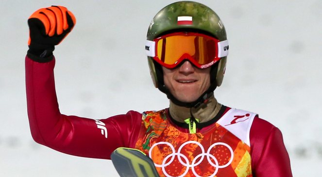 Kamil Stoch cieszy się po zwycięstwie w konkursie skoków narciarskich na dużej skoczni w Soczi