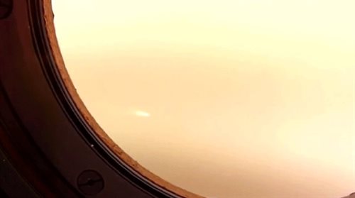 Widok z okna kapsuły Sojuz podczas lądowania
