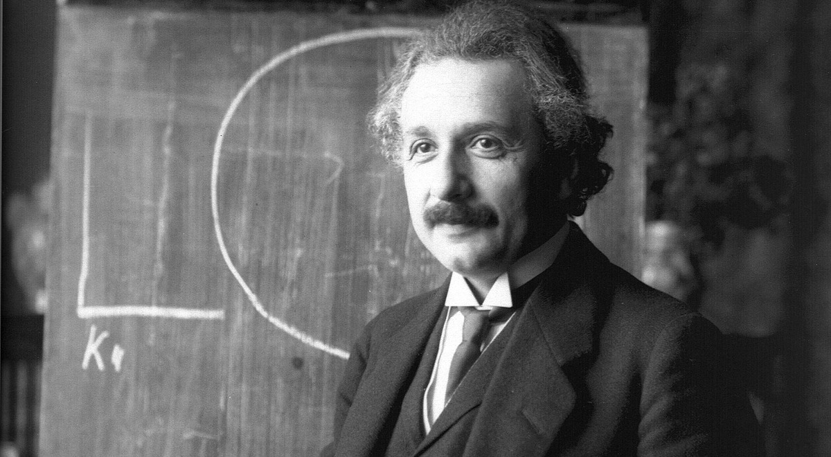 Albert Einstein podczas wykładu. Wiedeń, 1921