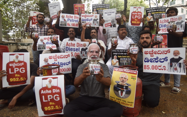 Protest w Bengaluru. PAP/EPA/JAGADEESH NV
