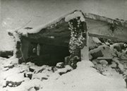Ruiny komór gazowych, które Niemcy zniszczyli niedługo przed wyzwoleniem obozu