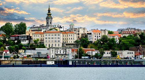 Barki na Dunaju to doskonałe miejsce, by wieczorem dobrze się bawić, a w dzień - najeść w tamtejszych restauracjach
