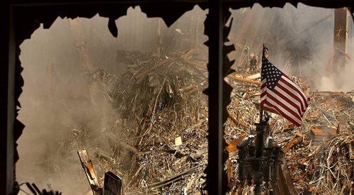 Zgliszcza World Trade Center po uderzeniach samolotów 11 września 2001 r.