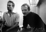 Od lewej Karol Modzelewski, Adam Michnik, Białołęka 1982.