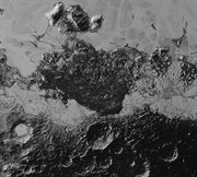 Dziwne ciemne plamy na powierzchni Plutona