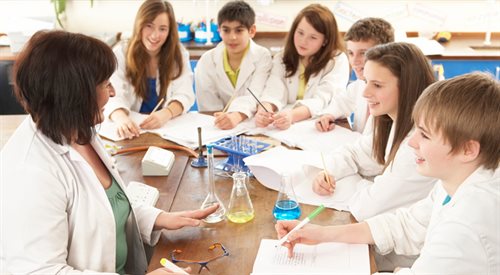 Młodzież interesuje się nauką, jeśli może samodzielnie przeprowadzać eksperymenty