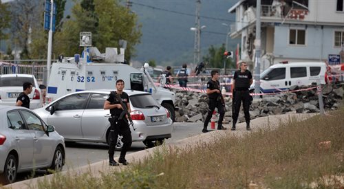Bojownicy Partii Pracujących Kurdystanu (PKK) są podejrzewani przez władze tureckie o przeprowadzenie ataku bombowego na posterunek policji w Sultanbeyli w aglomeracji Stambułu