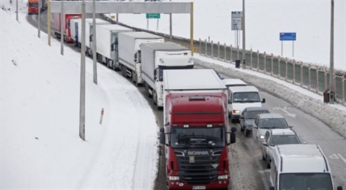 BoKolejka samochodów ciężarowych przed granicą polsko-białoruską na przejściu granicznym Bobrowniki-Brzostowica, 22 bm.