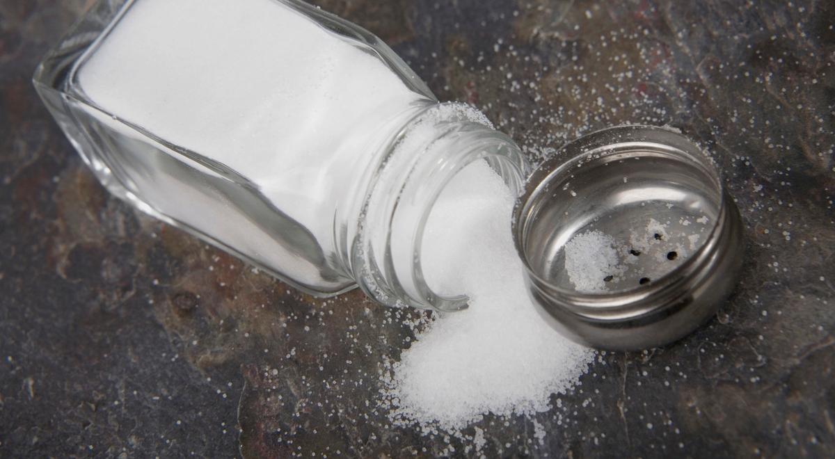 Sól kuchenna jest głównym źródłem sodu w diecie