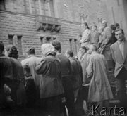 Protest poznańskich robotników. Zdjęcie zrobione przez funkcjonariuszy UB. Poznań, czerwiec 1956 
