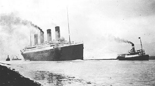 Titanic wypływa w dziewiczy, tragiczny rejs