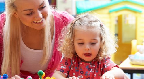 Na czym polega metoda Montessori?