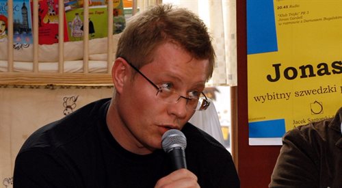 Daniel Kondraciuk na spotkaniu promującym książkę Dojrzewanie Błazna w klubie Czuły Barbarzyńca w Warszawie w 2005 roku